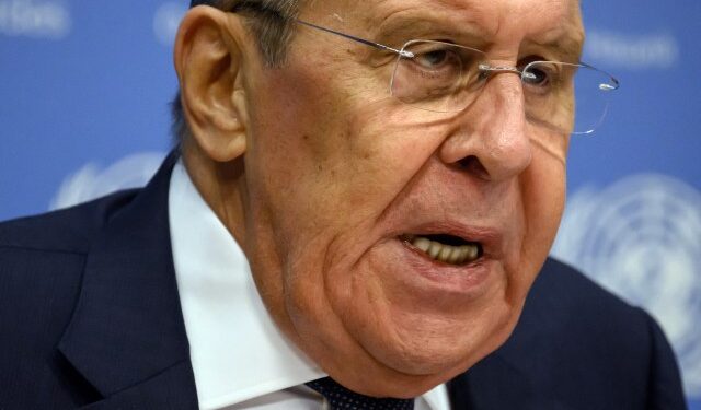 Lavrov “escupe para arriba” y critica bombardeo de EEUU en Yemen… pero no el ruso en Ucrania