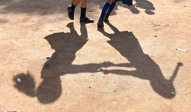 Sociedad Civil en alerta: rechazan la imposición de la ideología de género en los colegios de Vargas