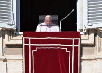 El papa Francisco, “profundamente apenado”, bendice a los afectados por los derrumbes en Colombia