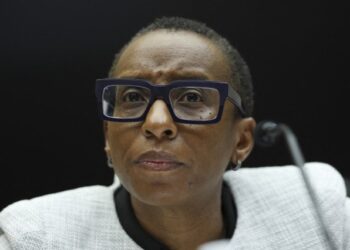 Rectora de Harvard anunció su dimisión tras ser acusada de antisemitismo y plagio