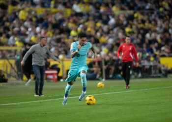 El tenso cruce entre Xavi Hernández y Raphinha en la sufrida victoria del Barcelona