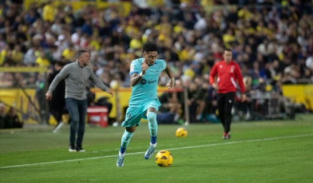 El tenso cruce entre Xavi Hernández y Raphinha en la sufrida victoria del Barcelona