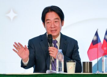 El momento en que el canciller de Taiwán interrumpió discurso por “alerta de ataque aéreo” desde China