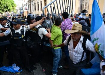 Disturbios en el Congreso de Guatemala que atrasa la toma de posesión de Bernardo Arévalo (IMÁGENES)
