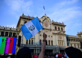 Congreso de Guatemala reinicia sesión convocada para investidura presidencial de Arévalo