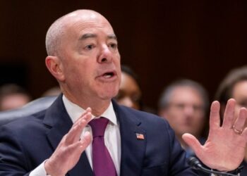 Republicanos avanzan rápido para acusar a Mayorkas; seguridad fronteriza se convierte en principal tema electoral