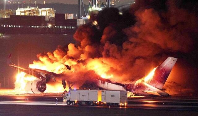 Pilotos de Japan Airlines no vieron al otro avión ni el incendio