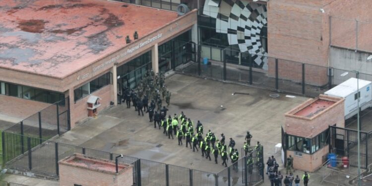 Ecuador retorna lentamente a la normalidad en medio de acciones para combatir espiral de violencia