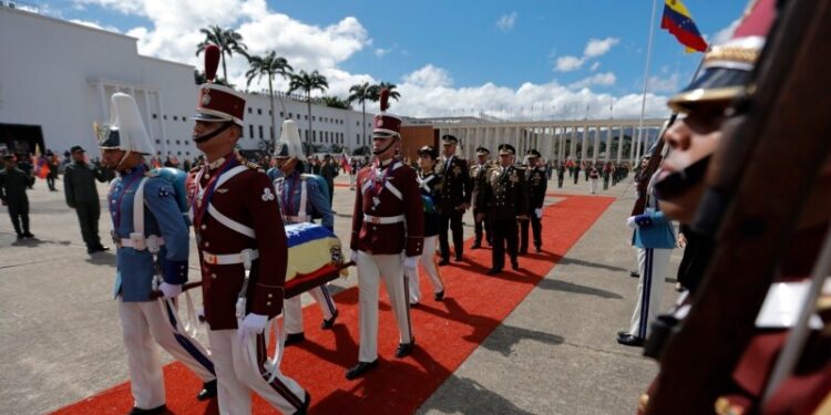 Venezuela intenta elevar patriotismo en disputa con Guyana al ofrecer honores a héroe del siglo XIX
