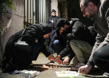 Grupo Estado Islámico se adjudica atentado en Irán; número de muertos reducido a 84.