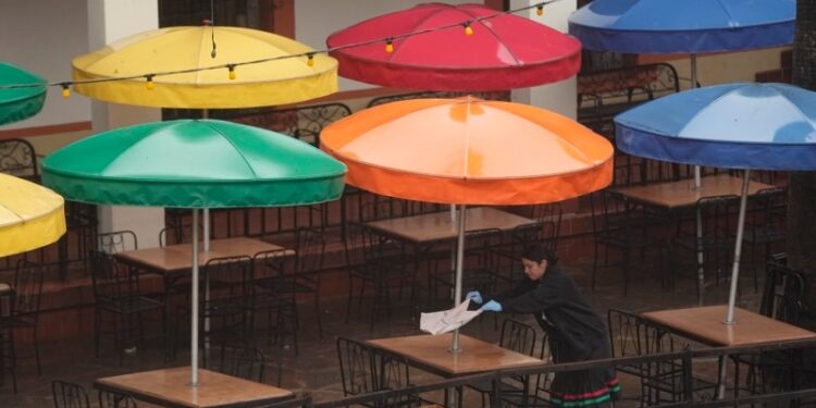 EEUU: Lluvias cierran escuelas y amenazan inundaciones en Texas y California