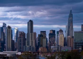 Más refugios de NY con toque de queda