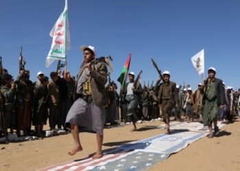 Militares de EEUU y el Reino Unido lanzan nuevos ataques contra blancos hutíes en Yemen