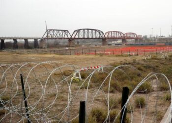 Texas obtuvo una victoria en su defensa de la barrera de boyas antinmigrantes