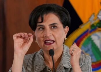 Ecuador pide estatus de protección temporal a sus migrantes en EEUU ante conflicto interno