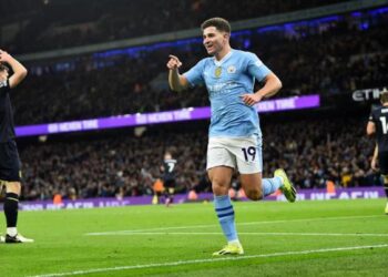 Julián Álvarez se exhibió con doblete ante el Burnley