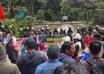 Perú advierte del riesgo de ser encarcelados a manifestantes que bloquean vía a Machu Picchu