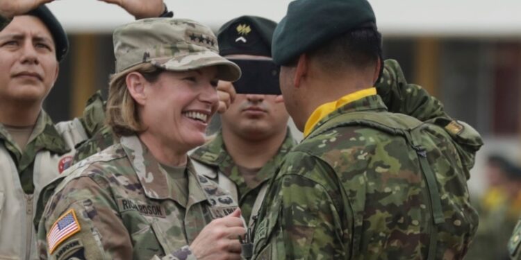 EEUU dona equipos militares a Ecuador