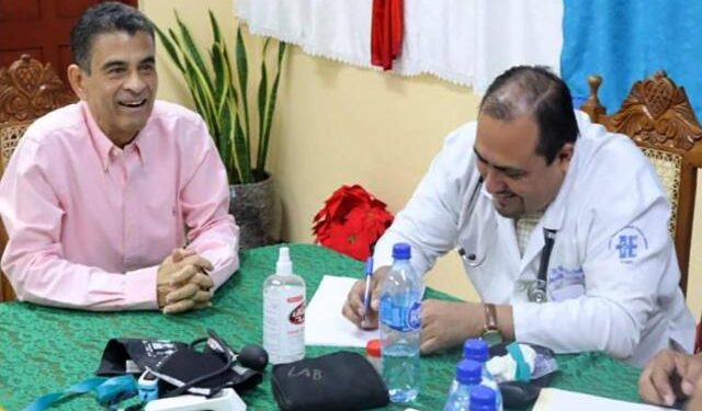 Nicaragua divulga fotos de obispo Rolando Álvarez luego de que EEUU exigiera su liberación