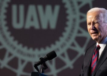 Biden obtiene respaldo del sindicato United Auto Workers para las elecciones