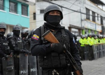 El presidente ecuatoriano Daniel Noboa impone medidas restrictivas ante la crisis de seguridad que sufre la nación
