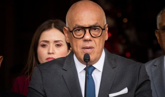 Decomiso del avión venezolano-iraní “viola acuerdos con gobiernos extranjeros”, según Jorge Rodríguez