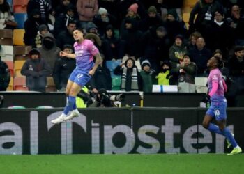 Banquillo del Milan remontó un partido manchado por el racismo