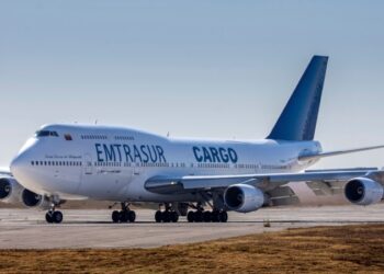 Juez en Argentina aprueba decomiso de avión venezolano a pedido de EEUU, Caracas habla de «robo»