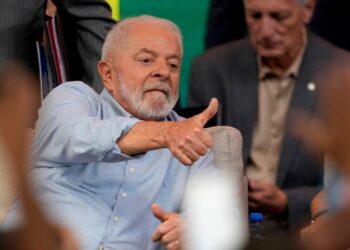 La economía de Brasil mejora durante el primer año de Lula, pero el país sigue dividido