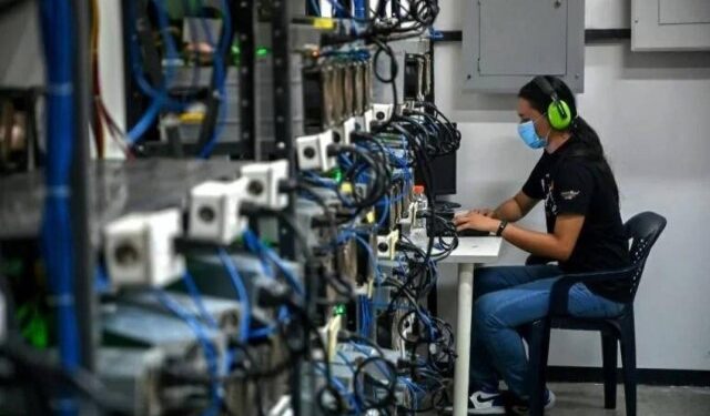 El joven que tiene una mina de bitcóins en Texas y la mantuvo en secreto por años