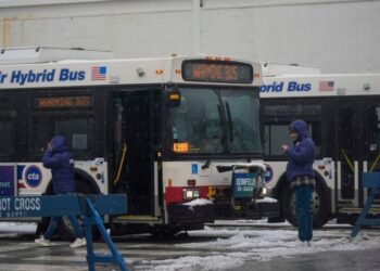 Bajas temperaturas complican las labores de Chicago para acoger a solicitantes de asilo