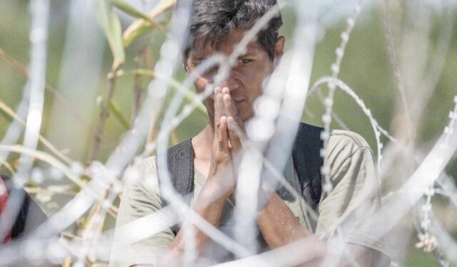 “Si lo cortan, lo reemplazaremos”: Texas no dejará de poner el alambre de púas en la frontera