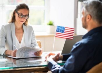 Los requisitos clave para conseguir trabajo en un consulado de EEUU en cualquier país
