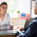 Los requisitos clave para conseguir trabajo en un consulado de EEUU en cualquier país