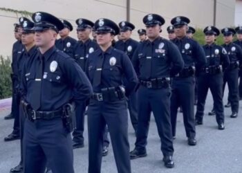 La controversial medida de una ciudad de California sobre los policías inmigrantes