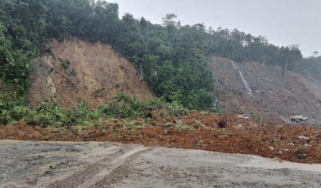 Al menos 18 muertos por derrumbes en carretera del departamento colombiano del Chocó