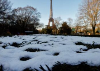 El frío en Francia conduce al cierre de escuelas y a restricciones en la circulación