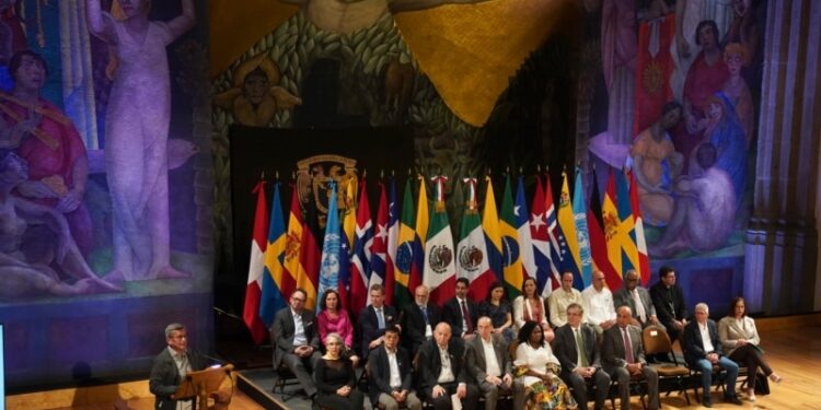 El ELN y el gobierno colombiano retoman conversaciones de paz a puerta cerrada en Cuba