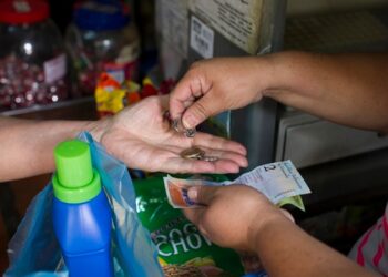 Los precios se ajustan en Venezuela, aunque todavía queda un largo camino por recorrer para aplacar la inflación