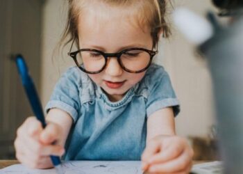 Los beneficios para el cerebro de la escritura cursiva a mano y por qué vuelve a algunas escuelas de California