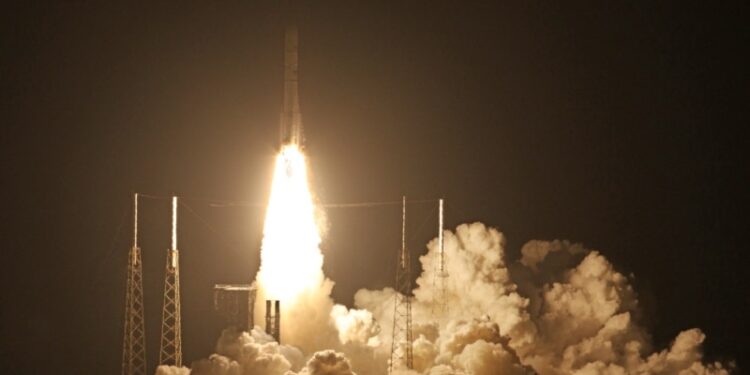 NASA lanza módulo Peregrine para analizar la superficie de la Luna