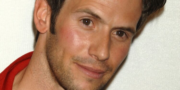 Perecen el actor Christian Oliver y sus 2 hijas en accidente aéreo en el Caribe