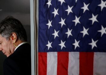 Blinken y presidente de Egipto se reúnen en medio de esfuerzos por contener escalada de conflicto Israel-Hamás