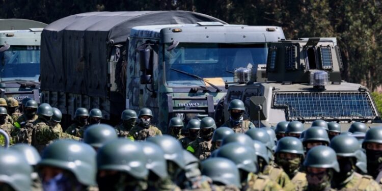 Policía de Ecuador anuncia captura de líder de grupo rebelde disidente colombiano