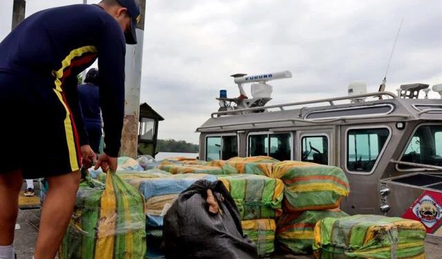 Incautaron en Colombia un semisumergible con 795 kilos de cocaína, el primero de este año