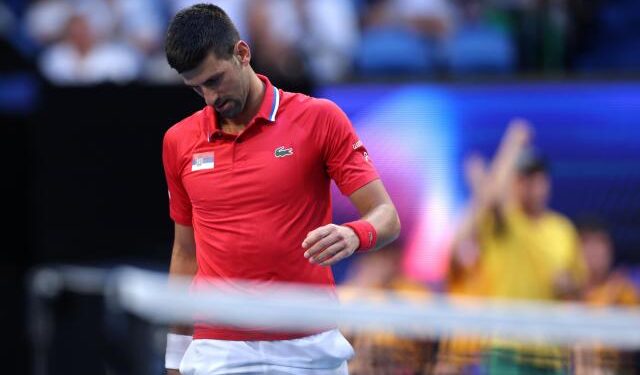 Djokovic sufrió una lesión que podría sacarlo del Abierto de Australia