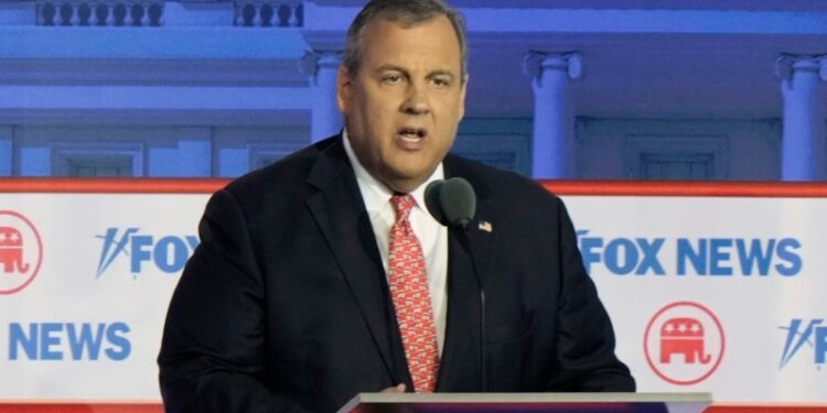 Republicano Chris Christie abandona carrera por la Casa Blanca poco antes del inicio de las primarias