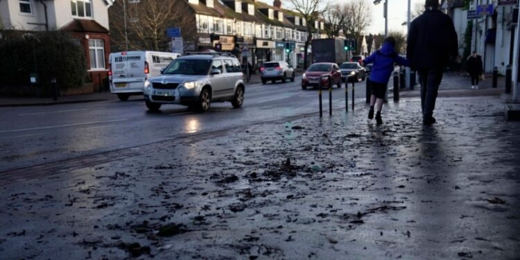 La tormenta Isha golpea Irlanda y Reino Unido y deja a miles de personas sin electricidad