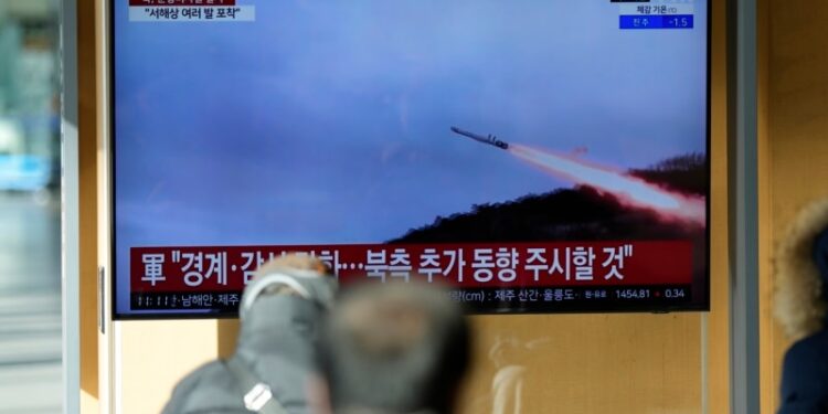 Corea del Norte lanza varios misiles de crucero al mar, dice Corea del Sur