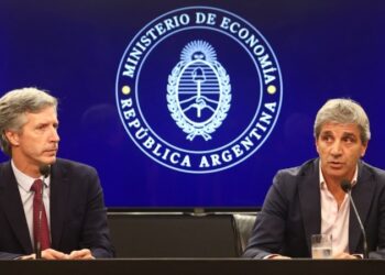 FMI y Argentina alcanzan acuerdo de deuda por   44.000 millones de dólares
